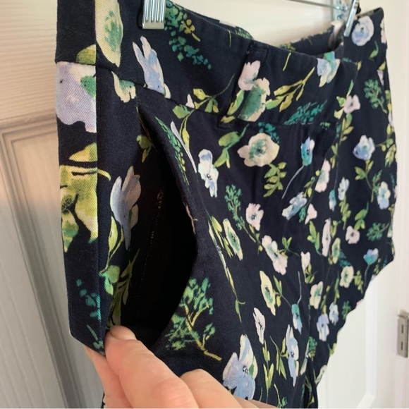 NWT LOFT Floral Print Shorts, size 16 - Picture 6 of 10